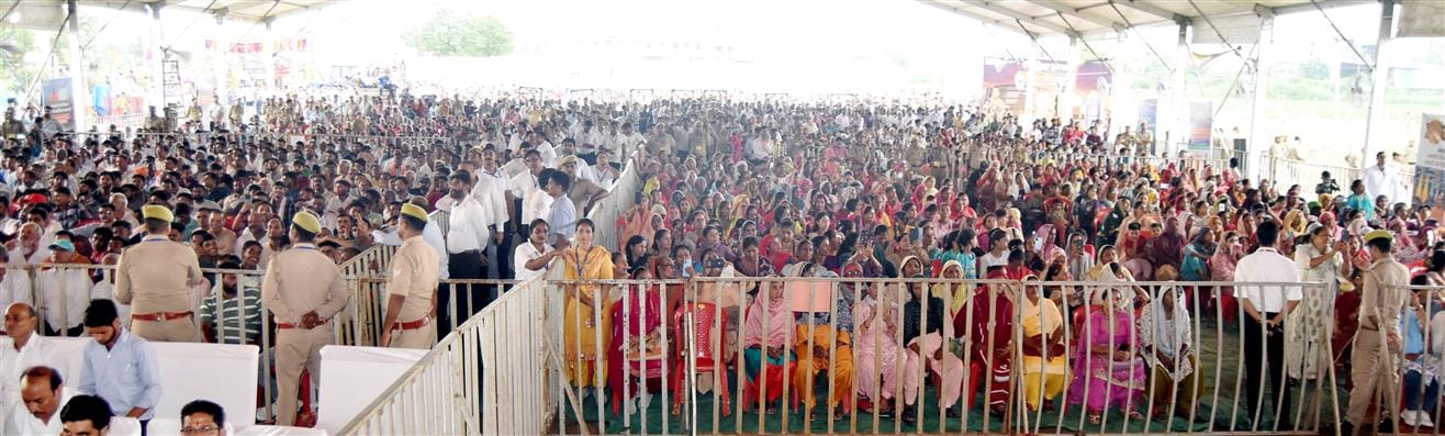 सुनील कैथवास....मोहिउद्दीनपुर में इंटीग्रेटेड टाउनशिप के लिये भूमि पूजन करते मुख्यमंत्री योगी आ सुनील कैथवास....मोहिउद्दीनपुर में इंटीग्रेटेड टाउनशिप के लिये भूमि पूजन करते मुख्यमंत्री योगी आ