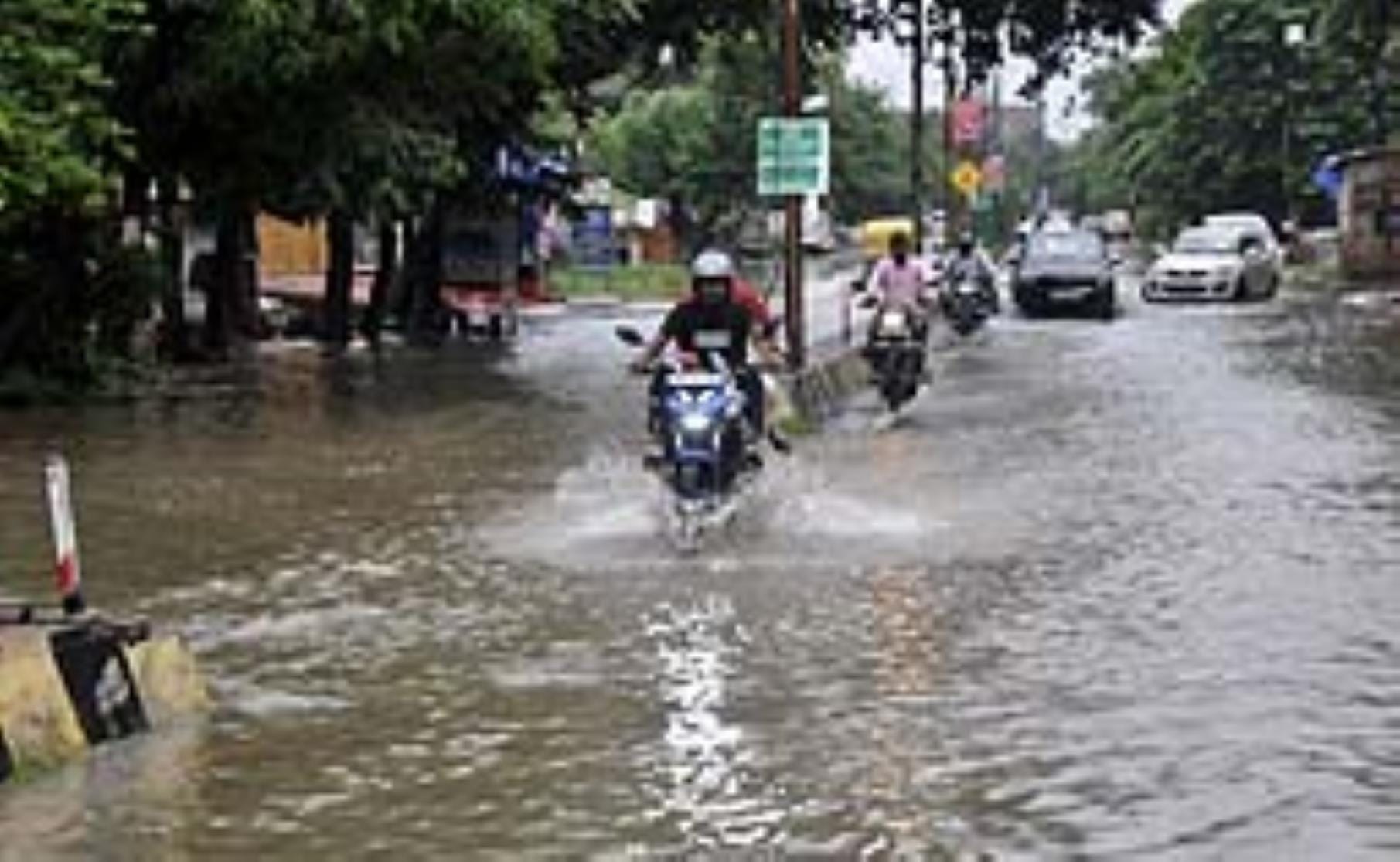 शहर में जलभराव।