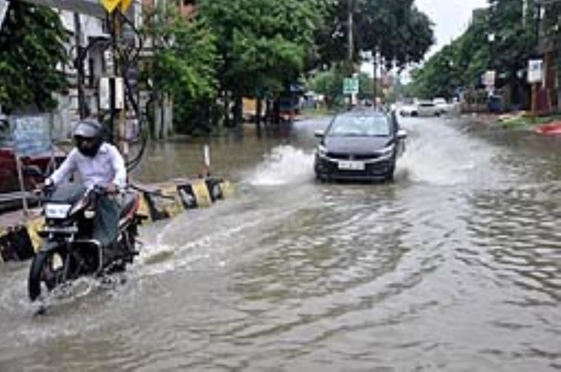शहर में जलभराव।