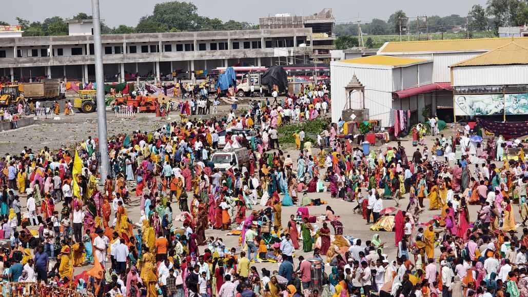 श्रद्धा का सैलाब, लेकिन इंतजाम फेल
