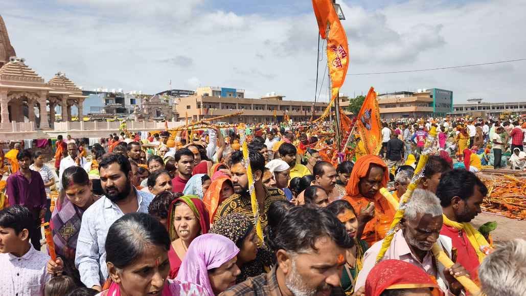 श्रद्धा का सैलाब, लेकिन इंतजाम फेल