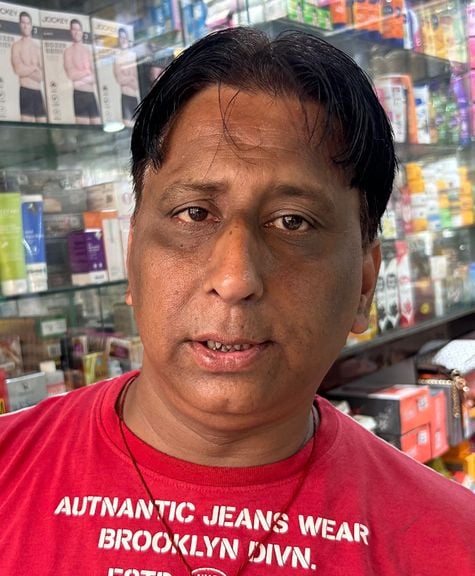 तरुण गाबा,दुकानदार
