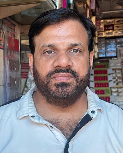 तरुण गाबा,दुकानदार