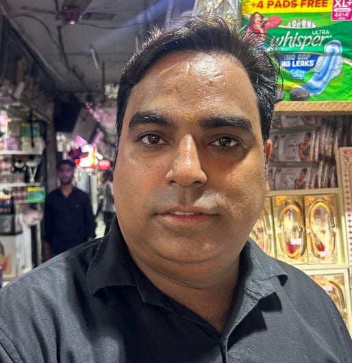 तरुण गाबा,दुकानदार