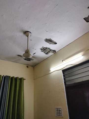 वित्त एवं लेखाधिकारी कार्यालय में लगा रेड अलर्ट का पोस्टर। संवाद वित्त एवं लेखाधिकारी कार्यालय में लगा रेड अलर्ट का पोस्टर। संवाद