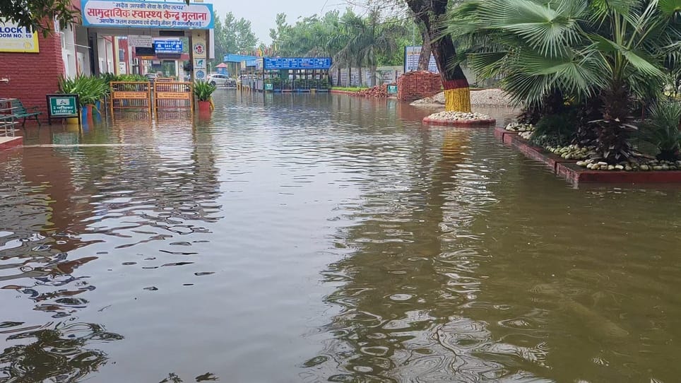 अंबाला में छाए बादल हो रही बूंदाबांदी। संवाद