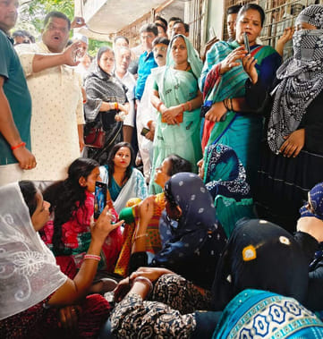 ऐसा हुआ प्रदर्शन