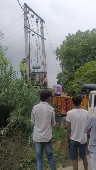 भूमिगत केबल कटने से गोमतीनगर में संकट। भूमिगत केबल कटने से गोमतीनगर में संकट।