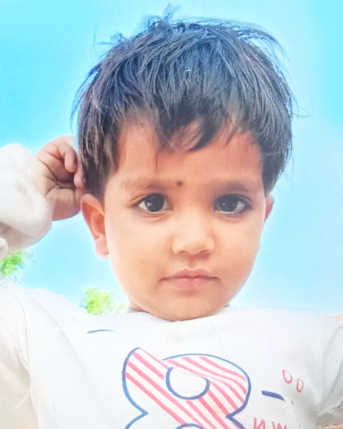छजलैट के फूलपुर में हादसे के बाद जेसीबी से कार को उठाकर नीचे फंसे बाइक सवार के शव को निकालते लो छजलैट के फूलपुर में हादसे के बाद जेसीबी से कार को उठाकर नीचे फंसे बाइक सवार के शव को निकालते लो
