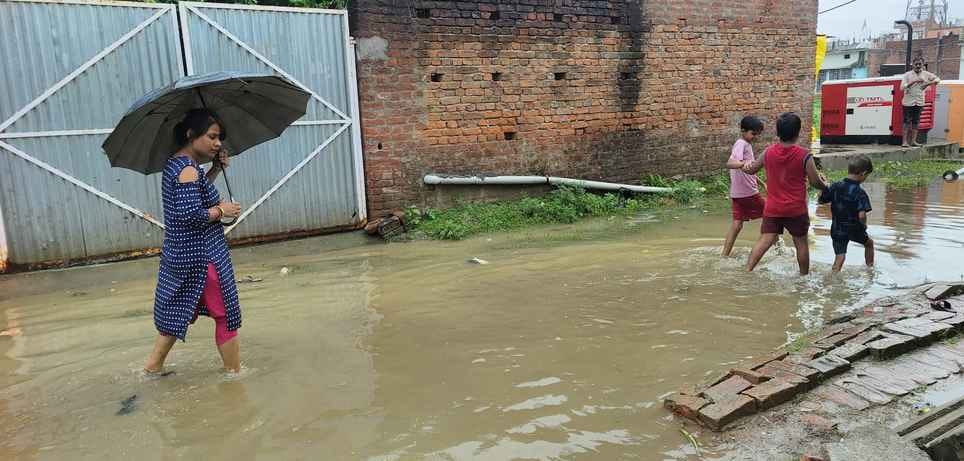 मोहल्ला नई बस्ती में हुआ जलभराव। संवाद मोहल्ला नई बस्ती में हुआ जलभराव। संवाद