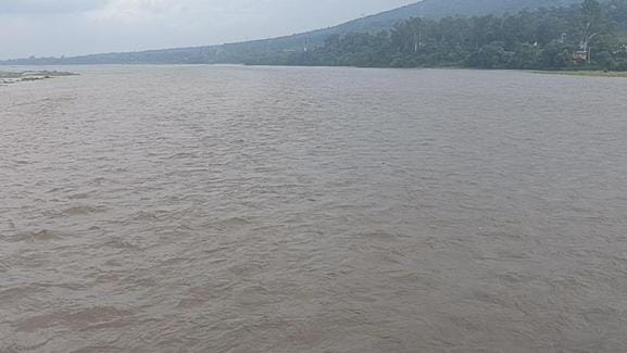 पहाड़ी क्षेत्रों में लगातार बारिश से पांवटा साहिब में यमुना नदी उफान पर है: संवाद पहाड़ी क्षेत्रों में लगातार बारिश से पांवटा साहिब में यमुना नदी उफान पर है: संवाद