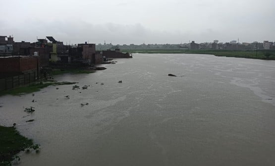 पुवायां के मोहल्ला कांशीराम नगर में जलजमाव। संवाद