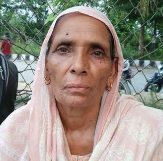 राजीव गांधी स्टेडियम में उगी घास के बीच अभ्यास के दौरान निशाना लगाता तीरंदाज खिलाड़ी। संवाद राजीव गांधी स्टेडियम में उगी घास के बीच अभ्यास के दौरान निशाना लगाता तीरंदाज खिलाड़ी। संवाद