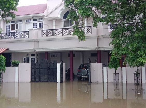 शहर के डीएम रोड पर बने अंडर पास में भरा पानी। संवाद शहर के डीएम रोड पर बने अंडर पास में भरा पानी। संवाद