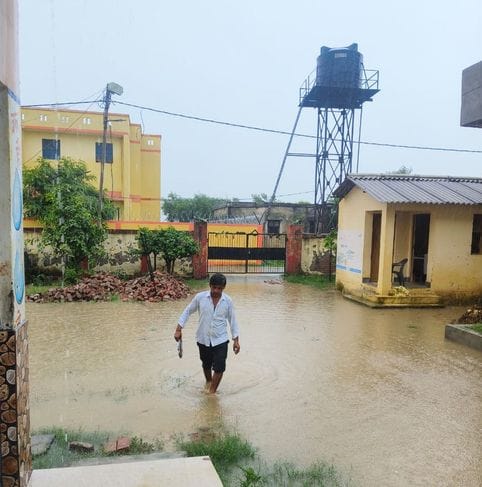 शहर के डीएम रोड पर बने अंडर पास में भरा पानी। संवाद शहर के डीएम रोड पर बने अंडर पास में भरा पानी। संवाद