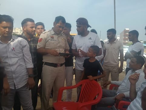 22 कैथल। जाट खेल स्टेडियम में विवाद के दौरान मौजूद नैना गांव के सरकारी स्कूल की खिलाड़ी। संवाद 22 कैथल। जाट खेल स्टेडियम में विवाद के दौरान मौजूद नैना गांव के सरकारी स्कूल की खिलाड़ी। संवाद