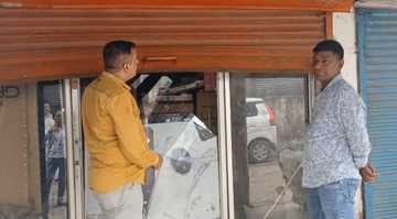 अंबाला छावनी में टीवी शोरूम के अंदर चोरी करते नकाबपोश युवक। वीडियो अंबाला छावनी में टीवी शोरूम के अंदर चोरी करते नकाबपोश युवक। वीडियो