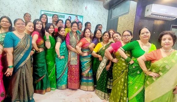 इंदिरानगर में जनकल्याण समिति की ओर से आयोजित तीज महोत्सव में शामिल महिलाएं। इंदिरानगर में जनकल्याण समिति की ओर से आयोजित तीज महोत्सव में शामिल महिलाएं।