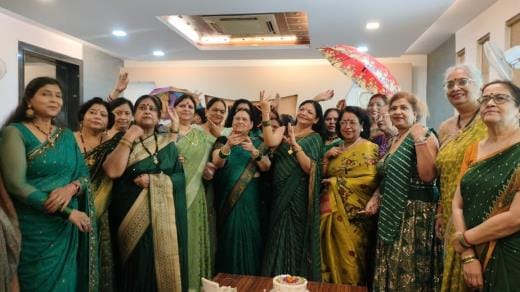 इंदिरानगर में जनकल्याण समिति की ओर से आयोजित तीज महोत्सव में शामिल महिलाएं। इंदिरानगर में जनकल्याण समिति की ओर से आयोजित तीज महोत्सव में शामिल महिलाएं।