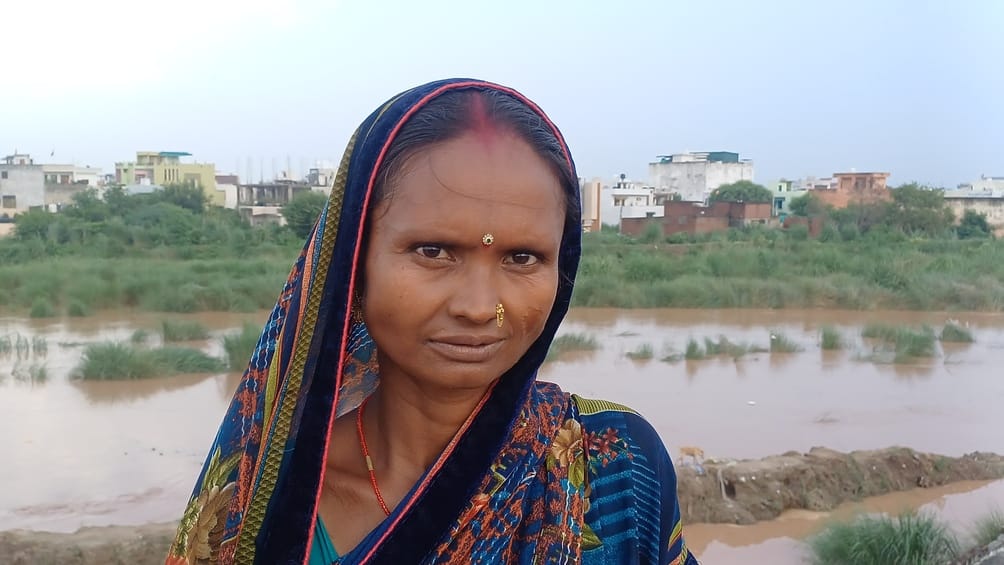 न्यू प्रीत नगर कालोनी के पास टूटा टांगरी नदी का अस्थाई बांध का हिस्सा। संवाद न्यू प्रीत नगर कालोनी के पास टूटा टांगरी नदी का अस्थाई बांध का हिस्सा। संवाद