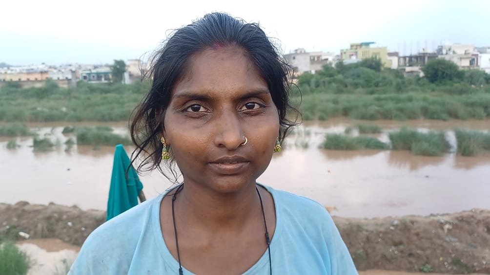 न्यू प्रीत नगर कालोनी के पास टूटा टांगरी नदी का अस्थाई बांध का हिस्सा। संवाद न्यू प्रीत नगर कालोनी के पास टूटा टांगरी नदी का अस्थाई बांध का हिस्सा। संवाद