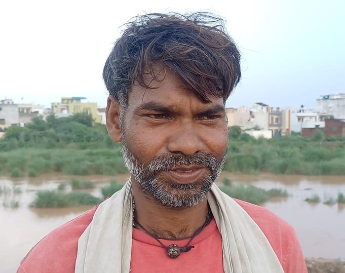 न्यू प्रीत नगर कालोनी के पास टूटा टांगरी नदी का अस्थाई बांध का हिस्सा। संवाद न्यू प्रीत नगर कालोनी के पास टूटा टांगरी नदी का अस्थाई बांध का हिस्सा। संवाद