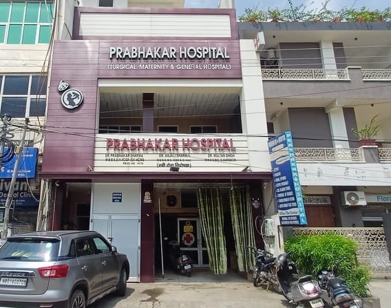 अंबाला छावनी स्थित रोटरी अस्पताल में आयुष्मान का इलाज करवाने से पहले दस्तावेज की प्रकिया से गु