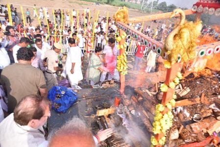 फोटो 18- सोनीपत के गोहाना के गांव वजीरपुरा स्थित टीपीएस स्कूल में जैन संत गच्छाधिपति प्रकाश चंद