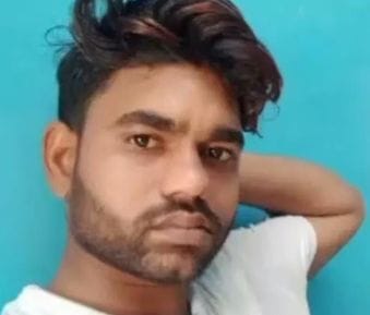 फोटो :25: सोनीपत के गन्नौर में बादशाही रोड स्थित घर में विलाप करते परिजन। संवाद