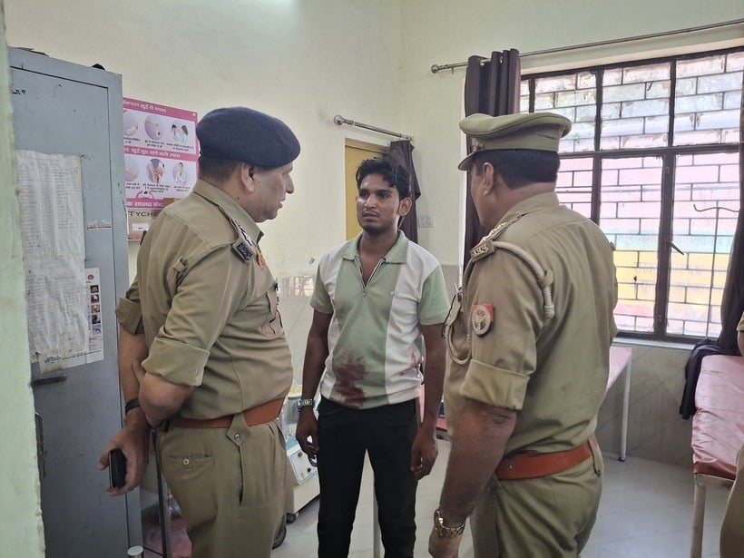 कैराना में शाहनवाज की हत्या के बाद खुरगान में दुल्हे के घर पर छाया सन्नाटा-संवाद कैराना में शाहनवाज की हत्या के बाद खुरगान में दुल्हे के घर पर छाया सन्नाटा-संवाद