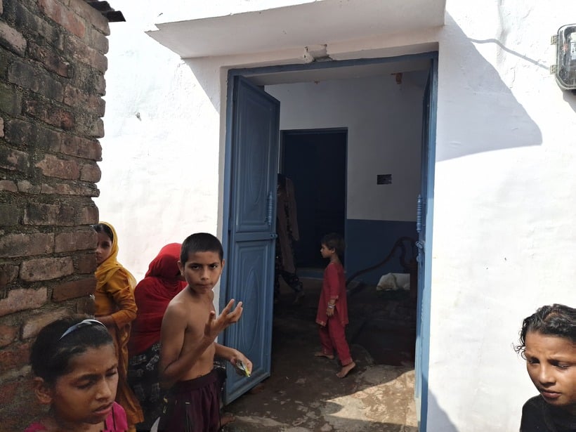 कैराना में शाहनवाज की हत्या के बाद खुरगान में दुल्हे के घर पर छाया सन्नाटा-संवाद कैराना में शाहनवाज की हत्या के बाद खुरगान में दुल्हे के घर पर छाया सन्नाटा-संवाद