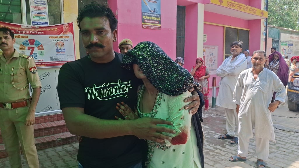 कैराना में शाहनवाज की हत्या के बाद खुरगान में दुल्हे के घर पर छाया सन्नाटा-संवाद कैराना में शाहनवाज की हत्या के बाद खुरगान में दुल्हे के घर पर छाया सन्नाटा-संवाद