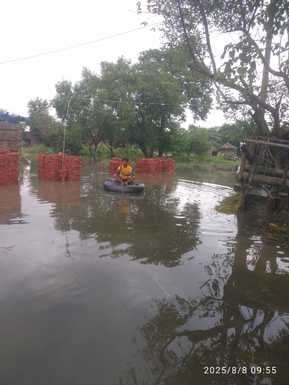 मझगईं के त्रिलोकपुर में भरा पानी। संवाद