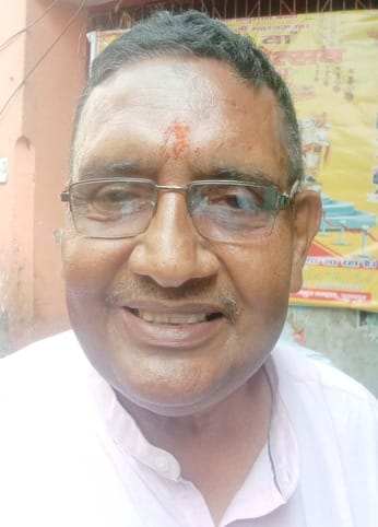 शहर के मुख्यबाजार में अमेरिकी राष्ट्रपति का पुलता फूंकते व्यापारी। स्रोत व्यापारी