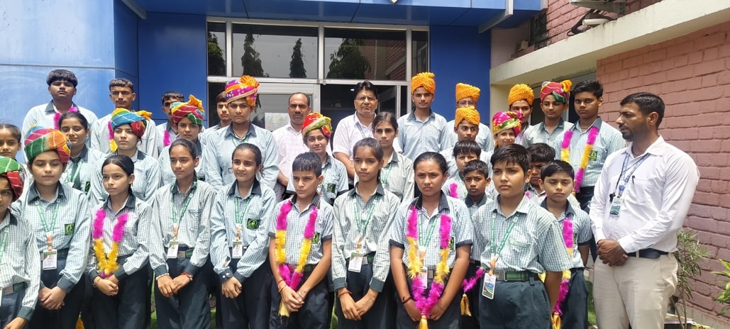 32 कैथल। महाराजा सूरजमल जाट खेल स्टेडियम में विजेता बच्चों के साथ मुख्य तिथि व आयोजक। संवाद 32 कैथल। महाराजा सूरजमल जाट खेल स्टेडियम में विजेता बच्चों के साथ मुख्य तिथि व आयोजक। संवाद