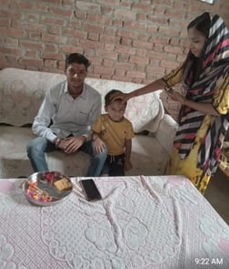 अद्विक और अव्यांश को राखी बांधती बहन। स्त्रोत खुद अद्विक और अव्यांश को राखी बांधती बहन। स्त्रोत खुद
