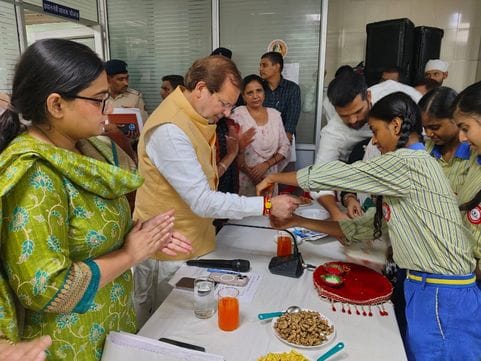 फोटो 04: सोनीपत के गोहाना स्थित नगर परिषद कार्यालय में जनप्रतिनिधियों व अधिकारियों के साथ बै फोटो 04: सोनीपत के गोहाना स्थित नगर परिषद कार्यालय में जनप्रतिनिधियों व अधिकारियों के साथ बै