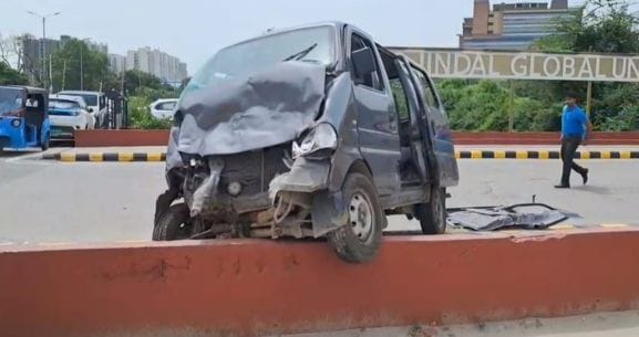 फोटो :10: सोनीपत के नरेला रोड पर ओपी जिंदल ग्लोबल विवि के पास हादसे के बाद निजी अस्पताल में उपच फोटो :10: सोनीपत के नरेला रोड पर ओपी जिंदल ग्लोबल विवि के पास हादसे के बाद निजी अस्पताल में उपच