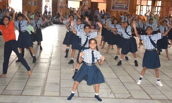 फोटो 15- सोनीपत के एसएम हिंदू वरिष्ठ माध्यमिक विद्यालय में स्वतंत्रता दिवस समारोह को लेकर सांस्