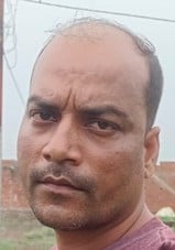 लोधीपुर में बाढ़ से बचाव के लिए घर की छत पर रखा सुरक्षित सामान। संवाद
