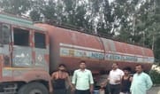 रिफाइनरी की मार्केट में जांच करती टीम। स्रोत : उड़नदस्ता रिफाइनरी की मार्केट में जांच करती टीम। स्रोत : उड़नदस्ता