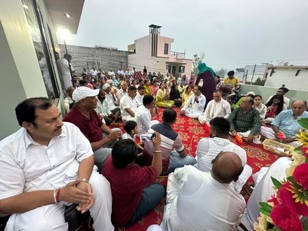 02 सीवन। प्रभात फेरी में भजन प्रस्तुत करते गायक। समिति 02 सीवन। प्रभात फेरी में भजन प्रस्तुत करते गायक। समिति