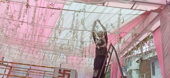 चंबा में जन्माष्टमी को लेकर सजाया गया जुलाहकड़ी का राधा कृष्ण मंदिर ।संवाद चंबा में जन्माष्टमी को लेकर सजाया गया जुलाहकड़ी का राधा कृष्ण मंदिर ।संवाद