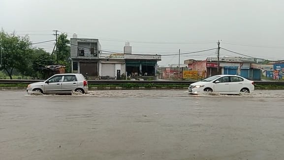 पानीपत : यमुना में सनौली पुल के पास बहता पानी। संवाद