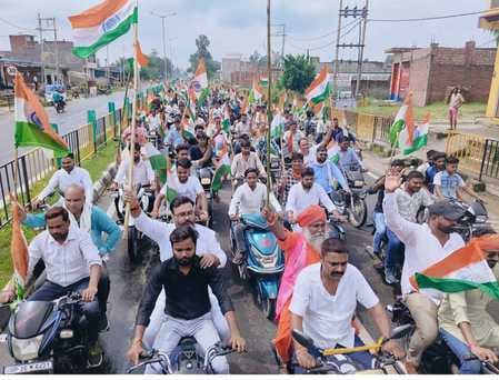 पूरनपुर में निकाली गई तिरंगा यात्रा में शामिल विधायक व अन्य लोग। स्रोत कार्यकर्ता पूरनपुर में निकाली गई तिरंगा यात्रा में शामिल विधायक व अन्य लोग। स्रोत कार्यकर्ता