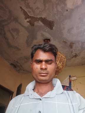 युवक के डूबने की सूचना पर मौके पर पहुंचे एडीएम सूर्यकांत त्रिपाठी स्रोत संवाद