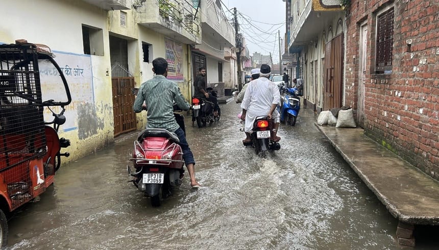 गल्ला मंडी में हुआ जलभराव, दुकानों में भरा पानी। संवाद