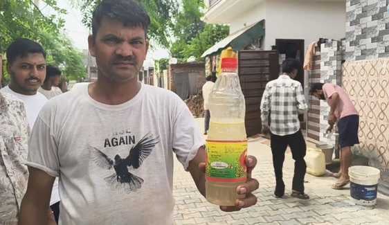 पोस्टमार्टम हाउस पर मृतक जसवंत सिंह का शव लेने पहुंचे परिजन। संवाद