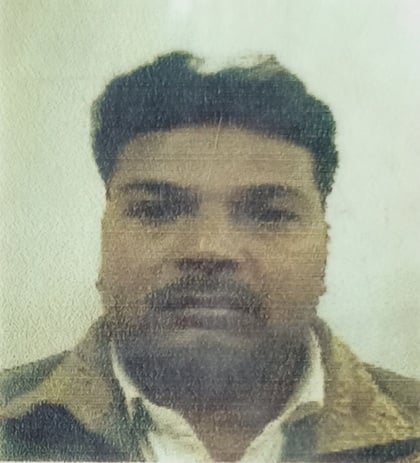 पोस्टमार्टम हाउस पर मृतक जसवंत सिंह का शव लेने पहुंचे परिजन। संवाद