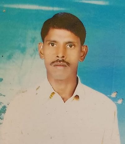 राजू की मौत से घर पर विलाप करती महिलाएं। संवाद राजू की मौत से घर पर विलाप करती महिलाएं। संवाद